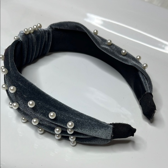 Gray Crystal Embellished Velvet Hair Accessory - Picture 6 of 6